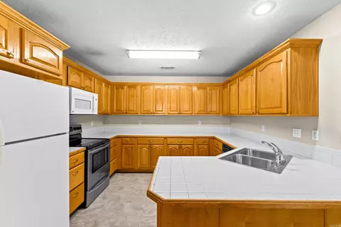 Kitchen - 1685 Nuthatch Cir, Conway, AR 72034 photo 1 of 3