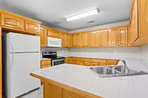 Kitchen - 1685 Nuthatch Cir, Conway, AR 72034 photo 3 of 3