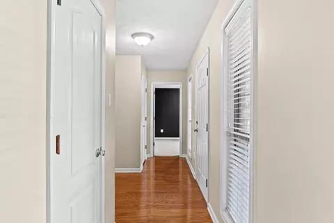 Entry Way - 1685 Nuthatch Cir, Conway, AR 72034 photo 2 of 2