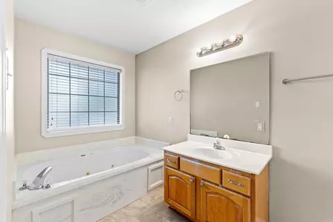 Bath - 1685 Nuthatch Cir, Conway, AR 72034 photo 1 of 3