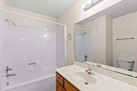 Bath - 1685 Nuthatch Cir, Conway, AR 72034 photo 3 of 3