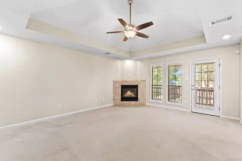 Living - 1685 Nuthatch Cir, Conway, AR 72034 photo 2 of 4
