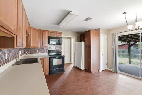 Kitchen - 128 Eve Ln, Conway, AR 72034 photo 5 of 5
