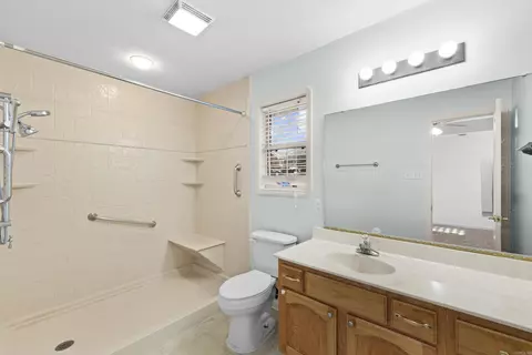 Bath - 1670 Nuthatch Cir, Conway, AR 72034 photo 1 of 2