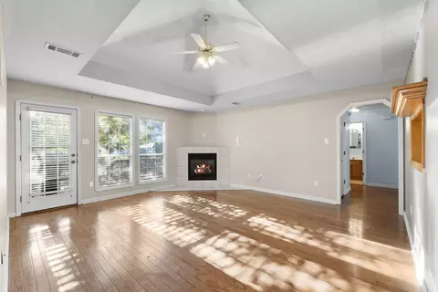 Living - 1670 Nuthatch Cir, Conway, AR 72034 photo 2 of 4