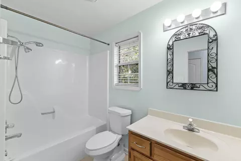 Bath - 1670 Nuthatch Cir, Conway, AR 72034 photo 2 of 2