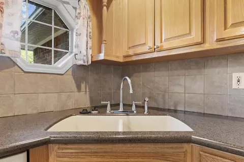 Kitchen - 1670 Nuthatch Cir, Conway, AR 72034 photo 4 of 5