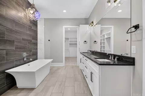 Bath - 6845 Hilo Ave, Benton, AR 72019 photo 3 of 8