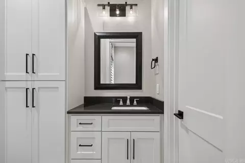 Bath - 6845 Hilo Ave, Benton, AR 72019 photo 6 of 8