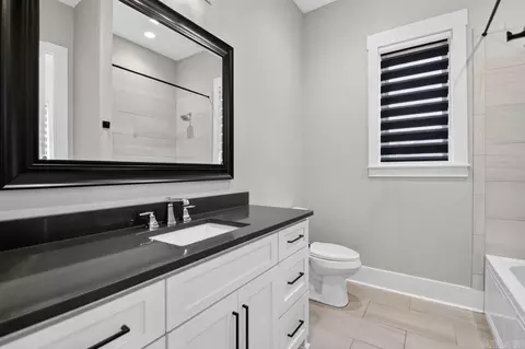 Bath - 6845 Hilo Ave, Benton, AR 72019 photo 1 of 8