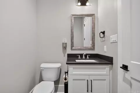 Bath - 6845 Hilo Ave, Benton, AR 72019 photo 2 of 8