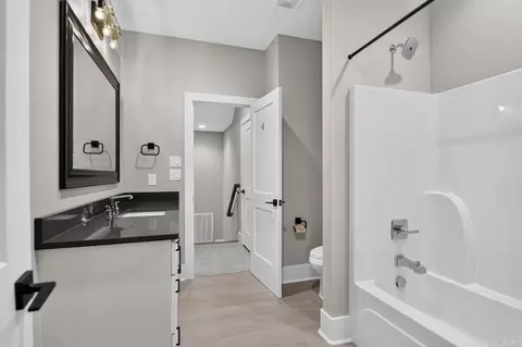 Bath - 6845 Hilo Ave, Benton, AR 72019 photo 7 of 8