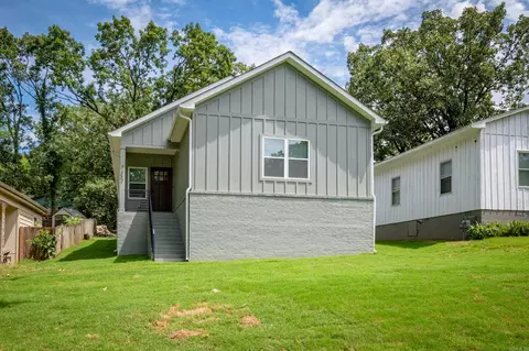 7804 Iowa Dr, Little Rock, AR 72227