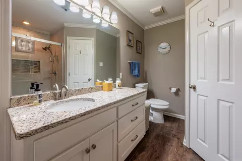 Bath - 17 Robin Ln, Cabot, AR 72023 photo 2 of 5