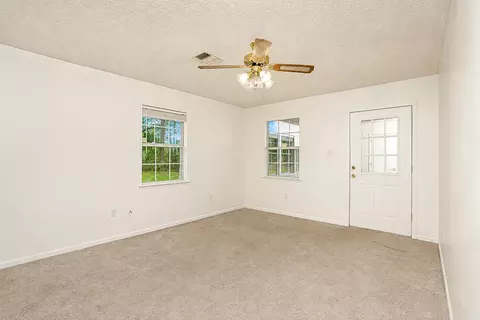 Living - 3204 W 16, Pine Bluff, AR 71603 photo 4 of 7