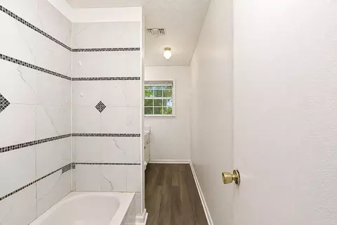 Bath - 3204 W 16, Pine Bluff, AR 71603 photo 1 of 4