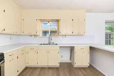Kitchen - 3204 W 16, Pine Bluff, AR 71603 photo 2 of 2