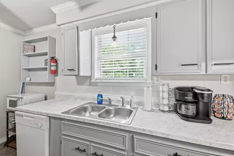 Kitchen - 29 Pine Needle Rd, Higden, AR 72067 photo 4 of 7