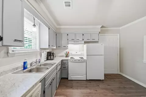 Kitchen - 29 Pine Needle Rd, Higden, AR 72067 photo 3 of 7