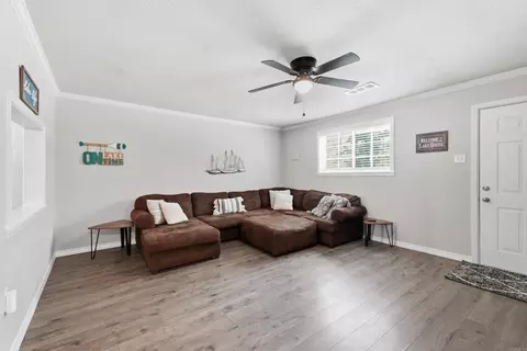 Living - 29 Pine Needle Rd, Higden, AR 72067 photo 2 of 3