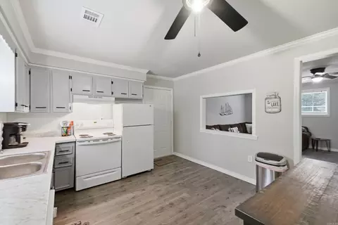 Kitchen - 29 Pine Needle Rd, Higden, AR 72067 photo 6 of 7