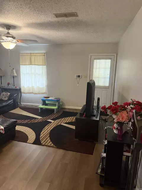 Living - 6504 S Mulberry St, Pine Bluff, AR 71603 photo 2 of 2