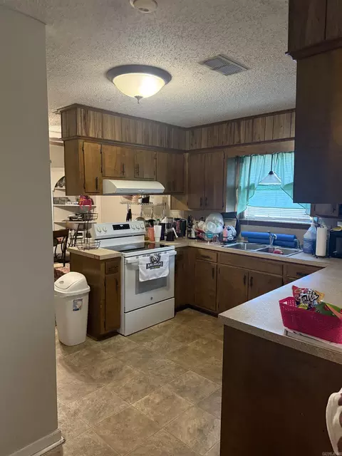 Kitchen - 6504 S Mulberry St, Pine Bluff, AR 71603 photo 1 of 1