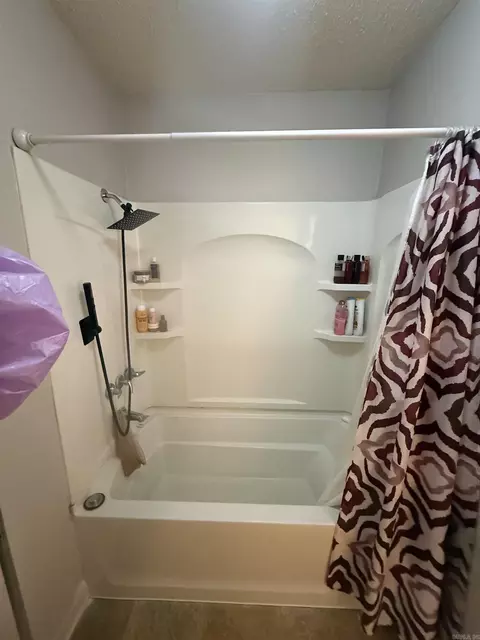 Bath - 6504 S Mulberry St, Pine Bluff, AR 71603 photo 3 of 3