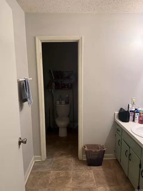 Bath - 6504 S Mulberry St, Pine Bluff, AR 71603 photo 2 of 3