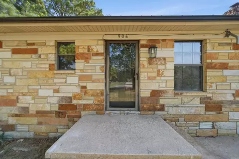 Exterior - 906 2nd St, Pangburn, AR 72121 photo 3 of 6