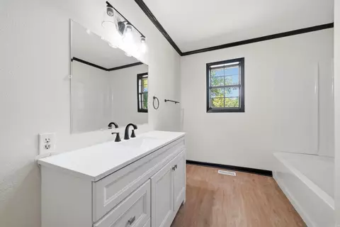 Bath - 906 2nd St, Pangburn, AR 72121 photo 1 of 4