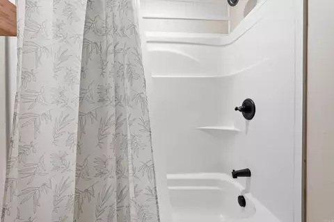 Bath - 39 N Coran Dr, Conway, AR 72032 photo 1 of 1