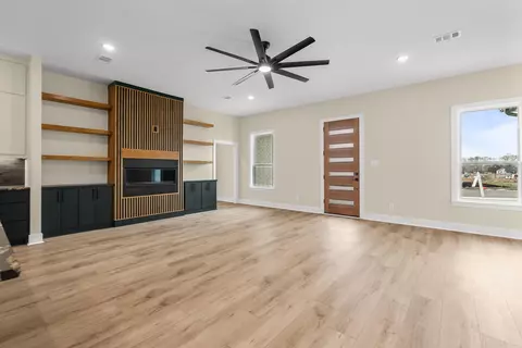 Living - 16 Avondale Rd, Cabot, AR 72023 photo 3 of 3