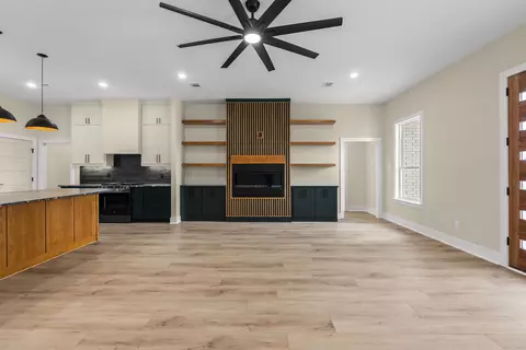 Living - 16 Avondale Rd, Cabot, AR 72023 photo 2 of 3