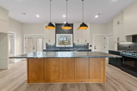 Kitchen - 16 Avondale Rd, Cabot, AR 72023 photo 1 of 5