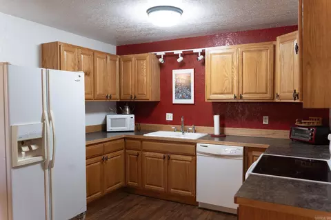 Kitchen - 13402 E Hwy 16, Shirley, AR 72153 photo 1 of 4