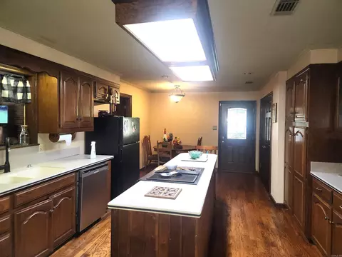 Kitchen - 9410 Jimbert Dr, Pine Bluff, AR 71603 photo 2 of 7