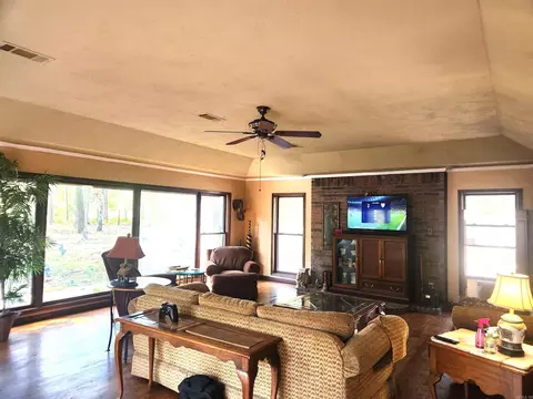 Living - 9410 Jimbert Dr, Pine Bluff, AR 71603 photo 4 of 8