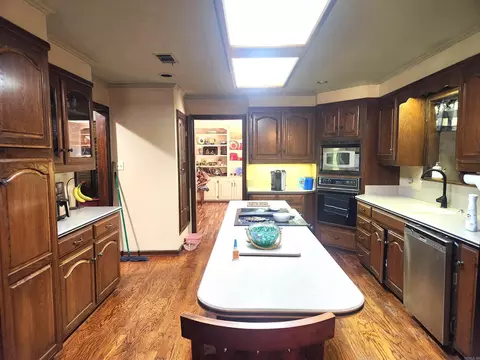 Kitchen - 9410 Jimbert Dr, Pine Bluff, AR 71603 photo 5 of 7