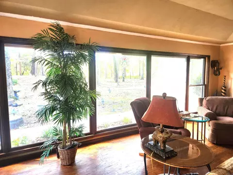 Living - 9410 Jimbert Dr, Pine Bluff, AR 71603 photo 6 of 8