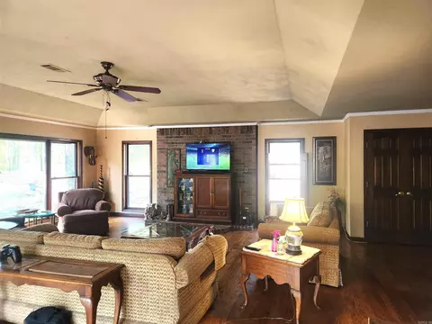 Living - 9410 Jimbert Dr, Pine Bluff, AR 71603 photo 5 of 8