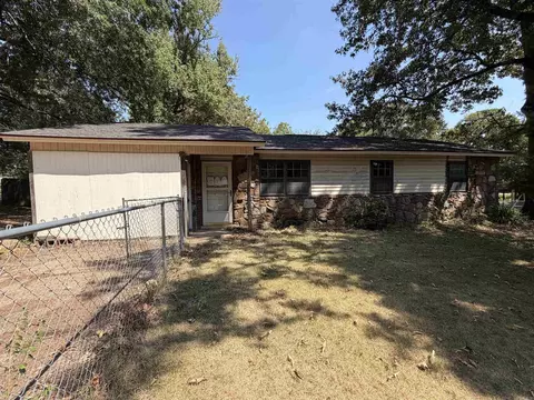 2522 Ward Dr, Benton, AR 72019