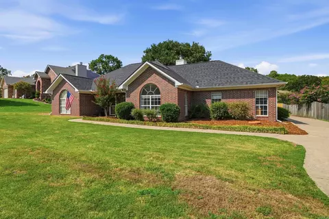 5 Cove Dr, Maumelle, AR 72113
