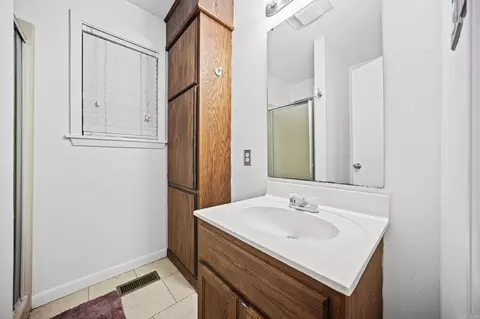 Bath - 117 N Summit Dr, Cabot, AR 72023 photo 1 of 3