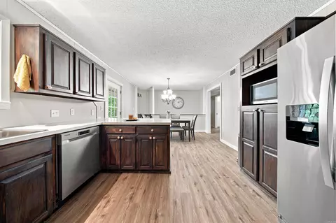 Kitchen - 2624 White Tail St, Benton, AR 72019 photo 2 of 2