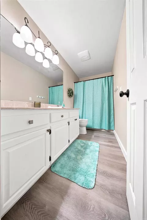 Bath - 2624 White Tail St, Benton, AR 72019 photo 1 of 2
