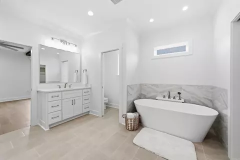 Bath - 1645 Nantucket, Conway, AR 72034 photo 2 of 8