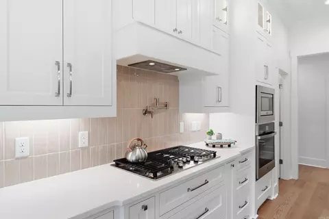 Kitchen - 1645 Nantucket, Conway, AR 72034 photo 4 of 6