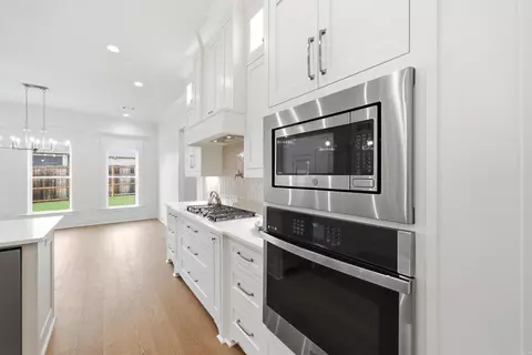 Kitchen - 1645 Nantucket, Conway, AR 72034 photo 3 of 6
