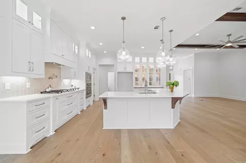 Kitchen - 1645 Nantucket, Conway, AR 72034 photo 5 of 6